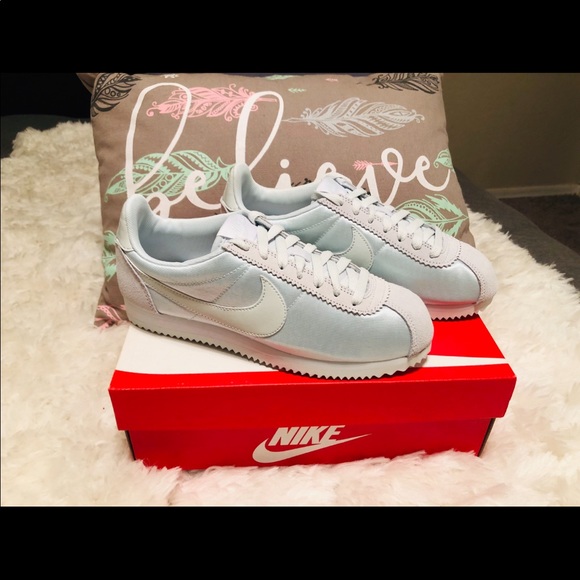 Classic Nike Cortez - Picture 2 of 13